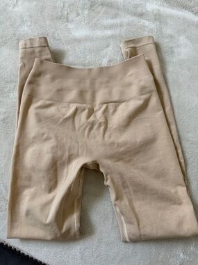 Alphalete Seamless High-Rise Leggings in Beige Tan